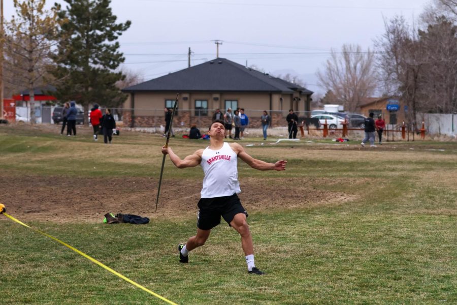 Ethan Rainier throwing javelin 03/29/2023